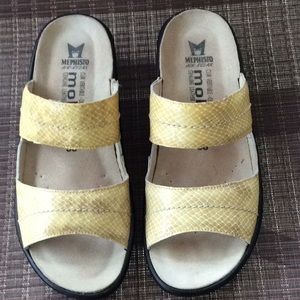 EUC Mephisto Mobils Wedge Yellow Snake
